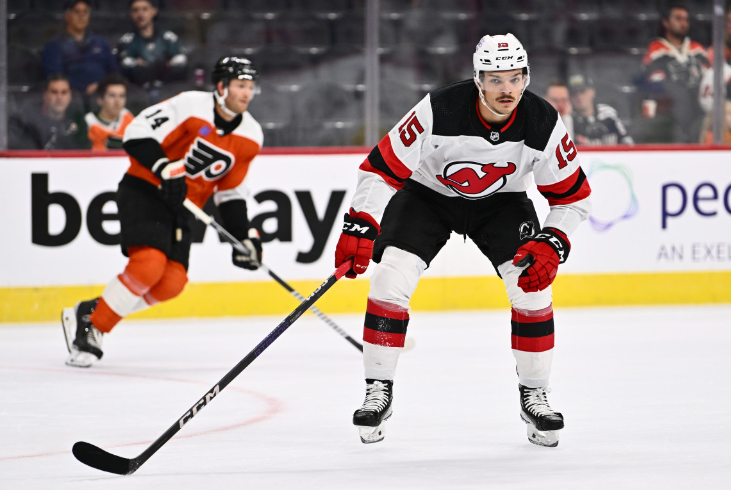 New Jersey Devils förnyar Messers kontrakt, och det tävlande laget håller på att ta form